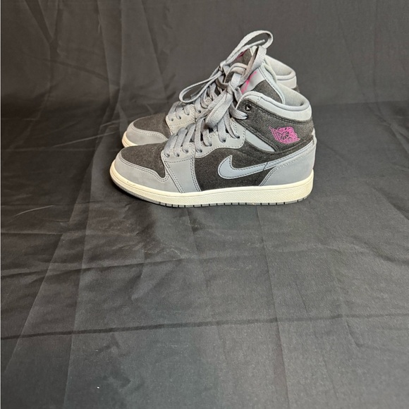 Jordan Kids Sneakers in Gray and Black with Pink Details - Picture 5 of 10